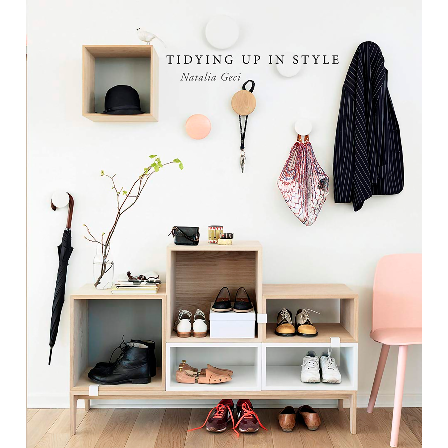 Tidying Up In Style (T.D) Booq Publishing Libro x 1 TIDYING UP IN STYLE (T.D)Much has been made of the life-changing effects of de-cluttering and organizing the home of late. Author Natalia Geci approaches the brief of tidying up from the perspective o