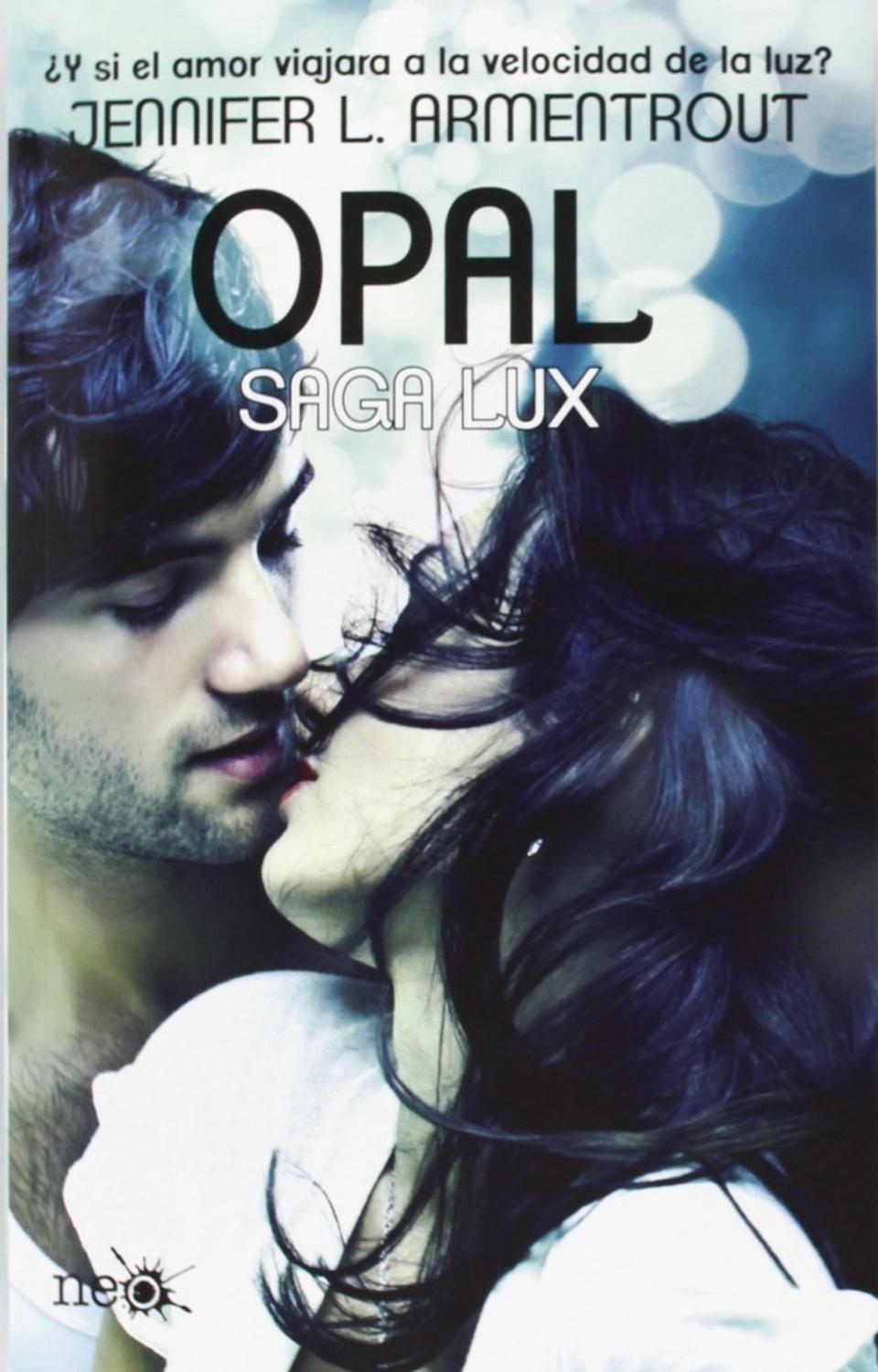 Opal: Saga Lux 3. Jennifer L. Armentrout Plataforma Libro x 1 OpalJennifer L. ArmentroutFormato: Tapa blanda con solapasPáginas: 424ISBN: 978-84-15880-74-5Fecha de publicación: Diciembre 2013ĞDeja de distraerme, gatita. Volviendo a la apuesta: antes de Año Nuevo