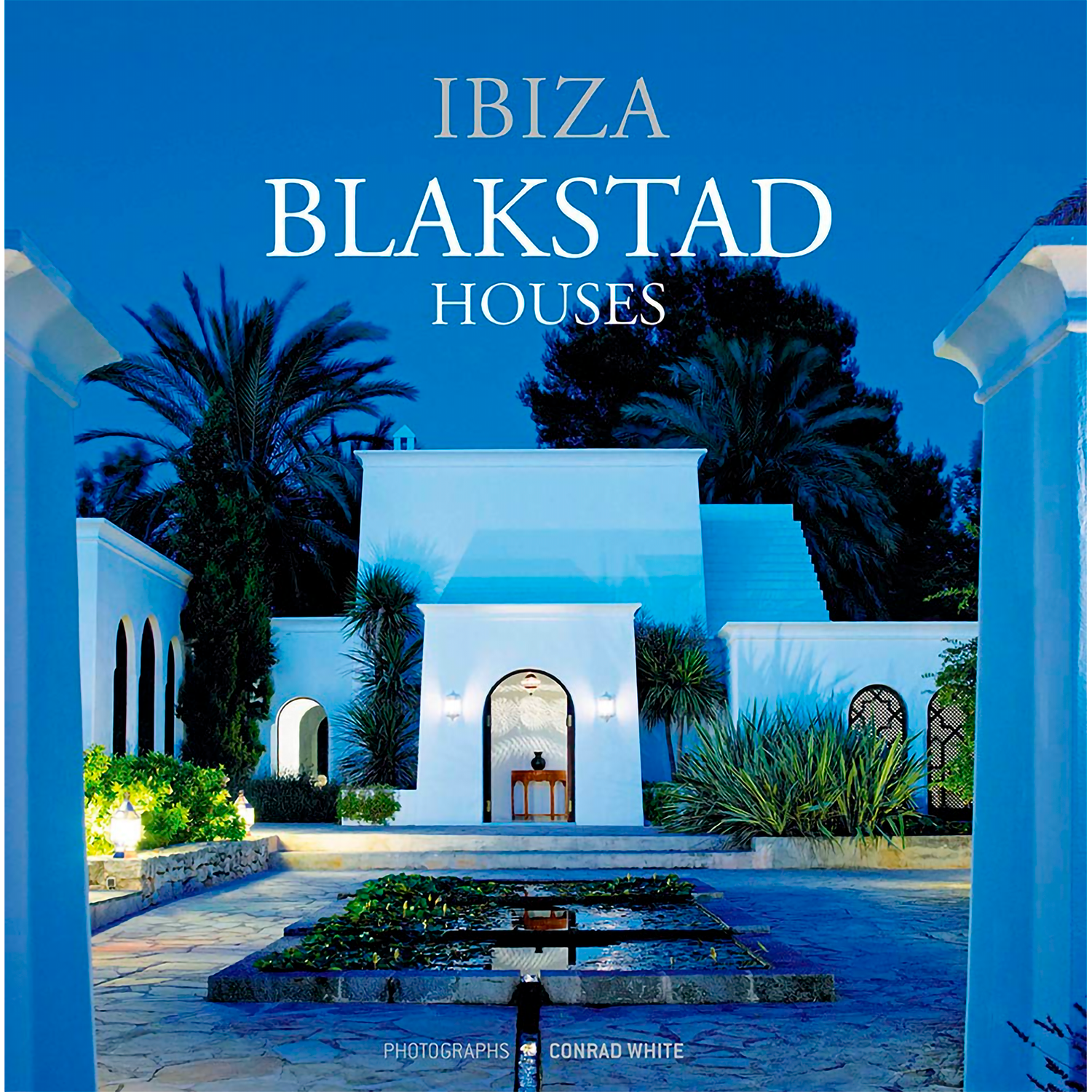 Ibiza Blakstad Houses (T.D) Booq Publishing Libro x 1 IBIZA BLAKSTAD HOUSES (T.D)Este libro recoge la obra arquitectónica de la familia Blakstad en la isla de Ibiza. Llevan más de treinta años manteniendo la esencia de las casas blancas de la isla aunque