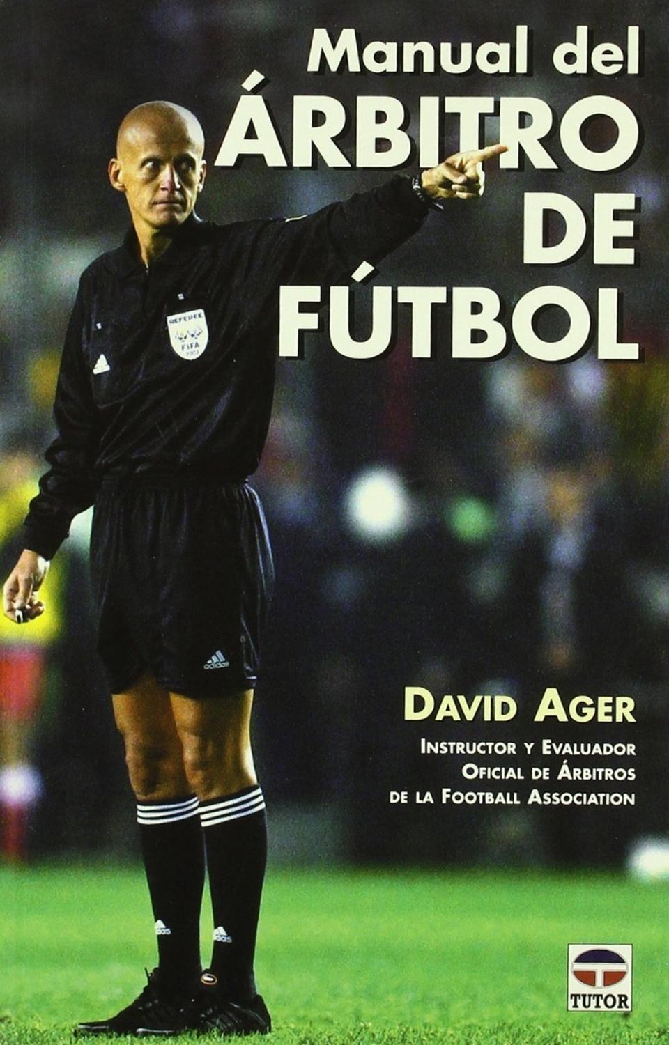 Manual Del Arbitro De Futbol Ediciones Tutor,S.A. Libro x 1 MANUAL DEL ARBITRO DE FUTBOLEste manual, superventas en el mundo de habla inglesa, ofrece las orientaciones más recientes en arbitraje de fútbol. Escrito por una reconocida autoridad en la materia, es