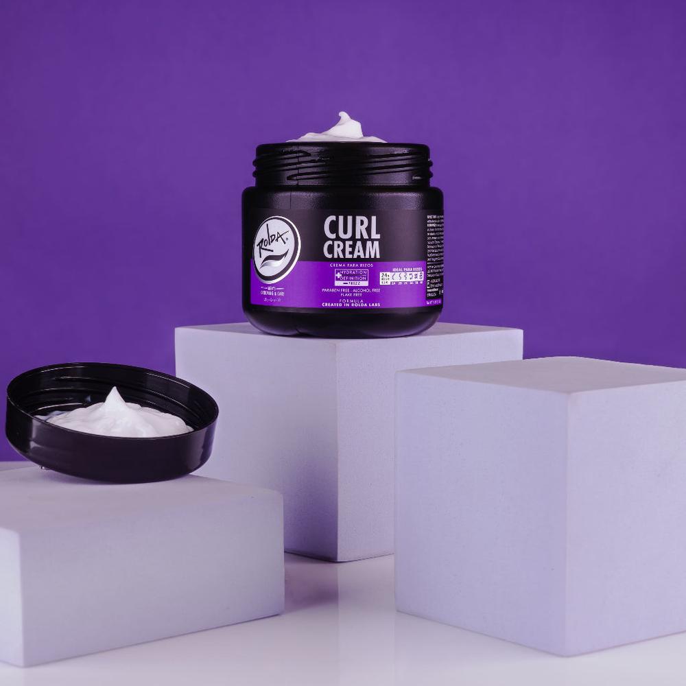 Rolda - Crema Para Rizos - Hidratación y Definición - Cero frizz o encrespamiento 250 g Rolda Colombia 100g x Unitario Crema para rizos CURL CREAM Rolda For Men es la crema ideal para definir la textura natural de tus rizos. Su fórmula ligera y sin peso está enriquecida con BIO-ROL, una mezcla única de aceites precios